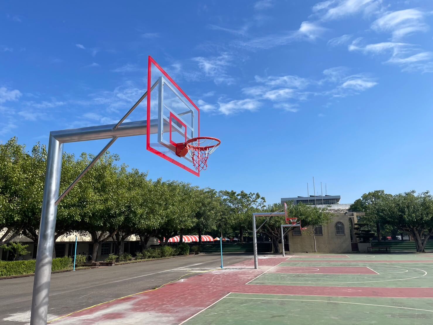 單柱吊臂式籃球架-1