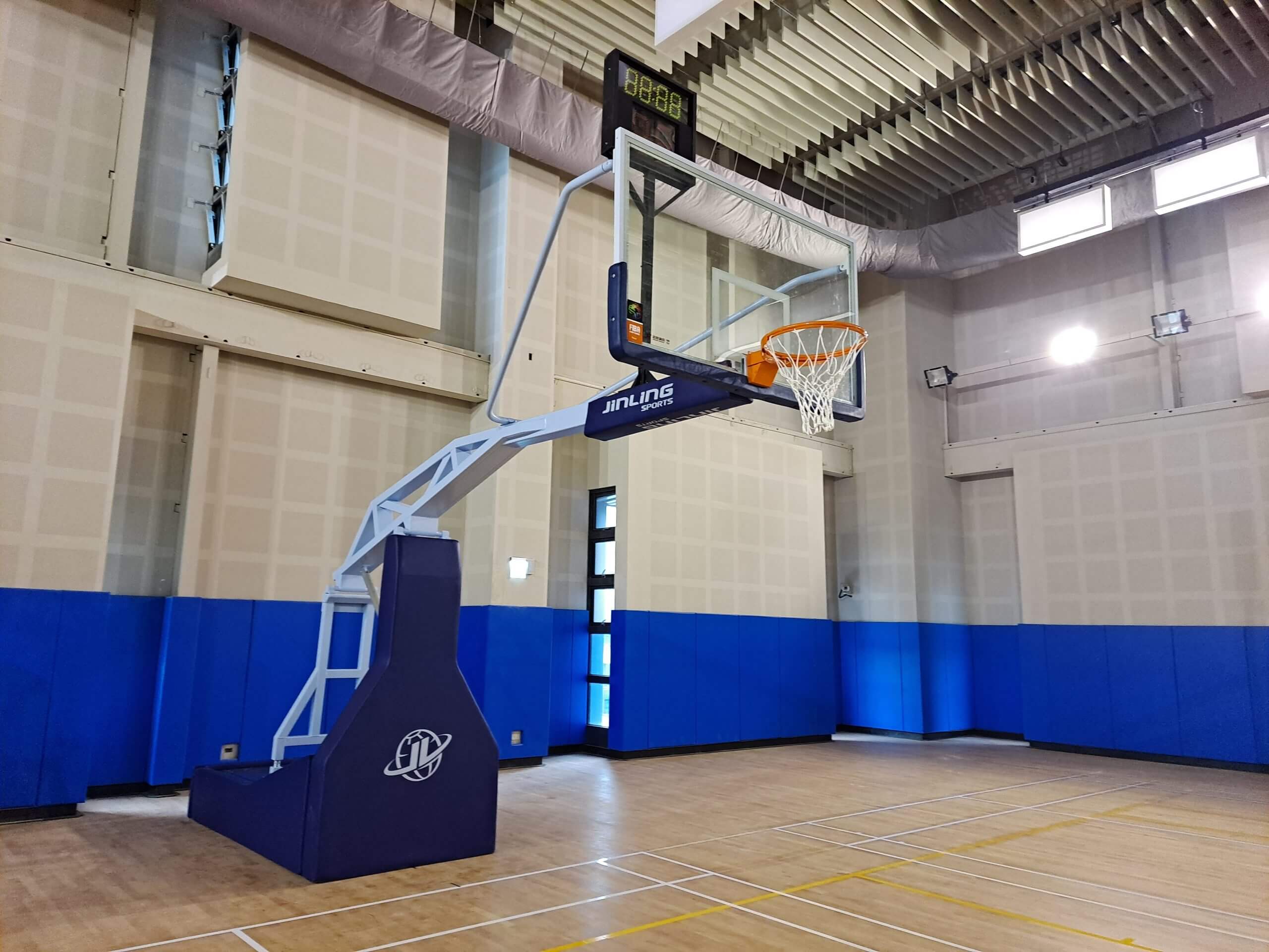 認證電動油壓籃球架LV1(八德運動中心)
