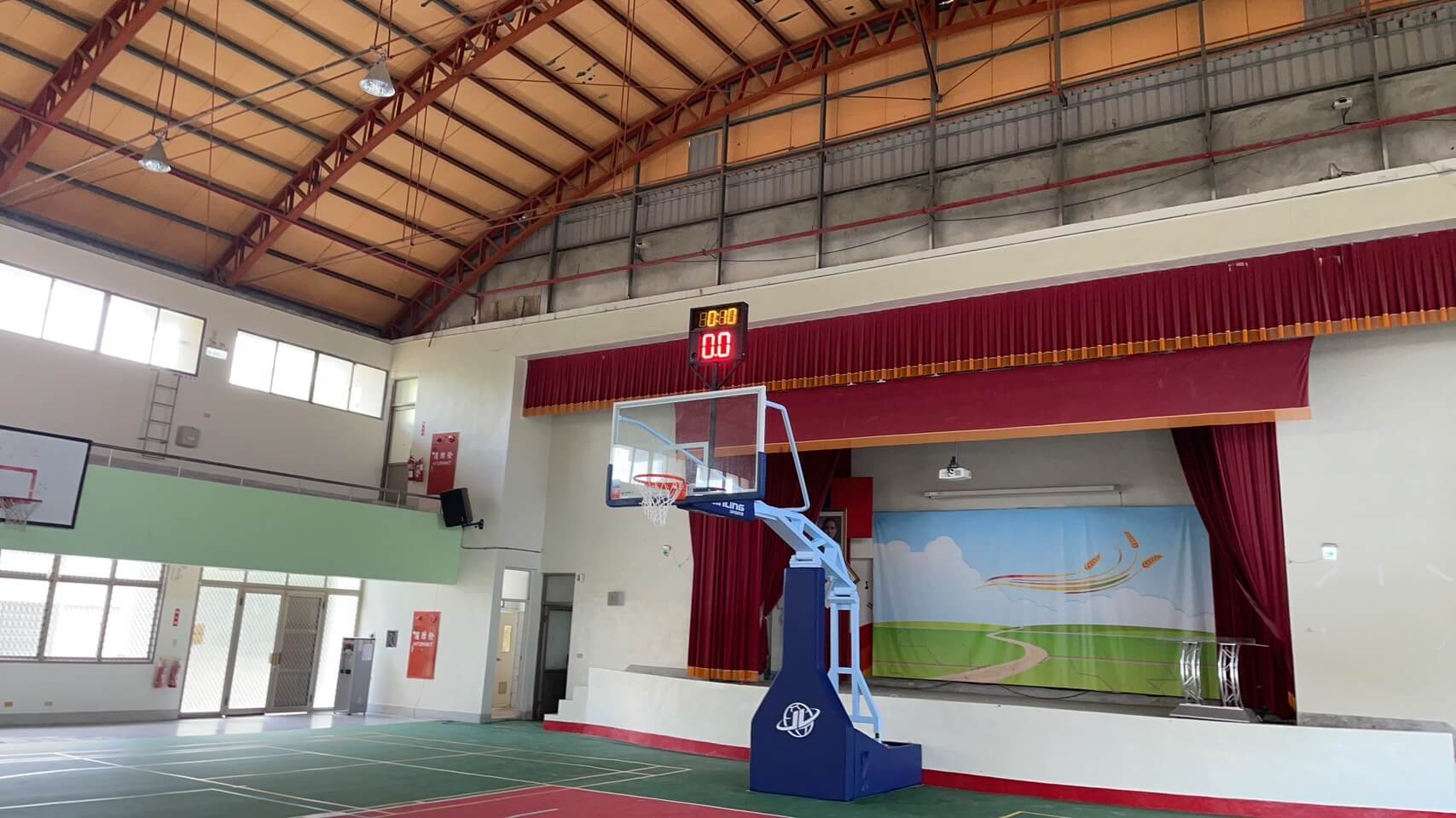 認證電動油壓籃球架LV2-2